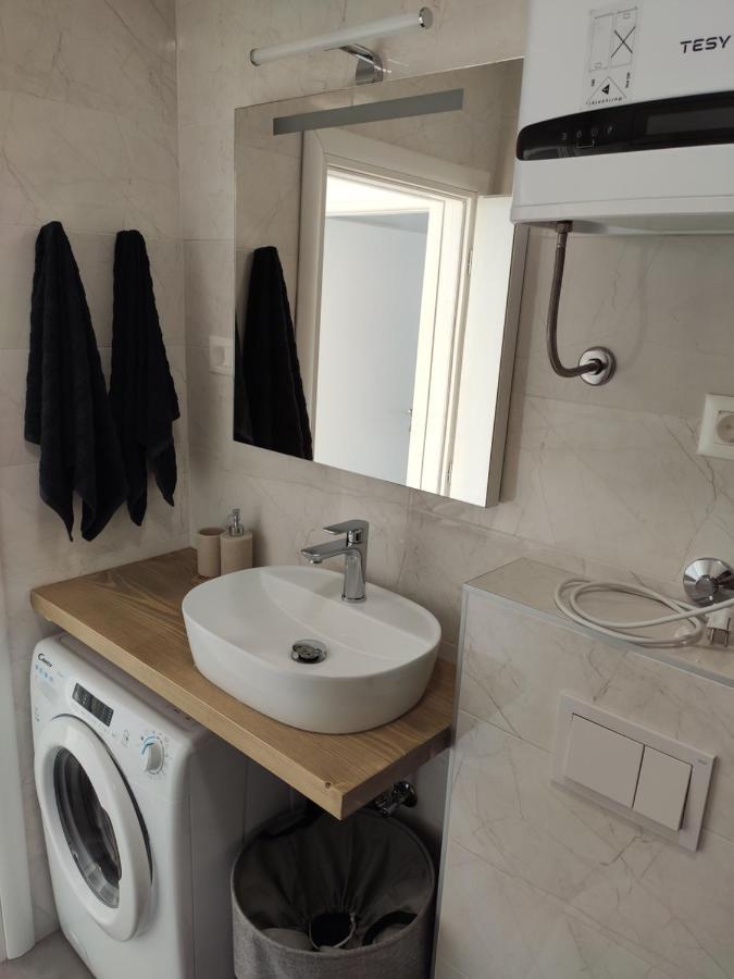 Apartmani Sara 2 Betina  Exterior foto